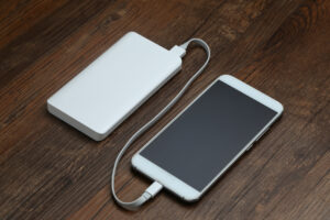 powerbank-cellphone-wooden-table